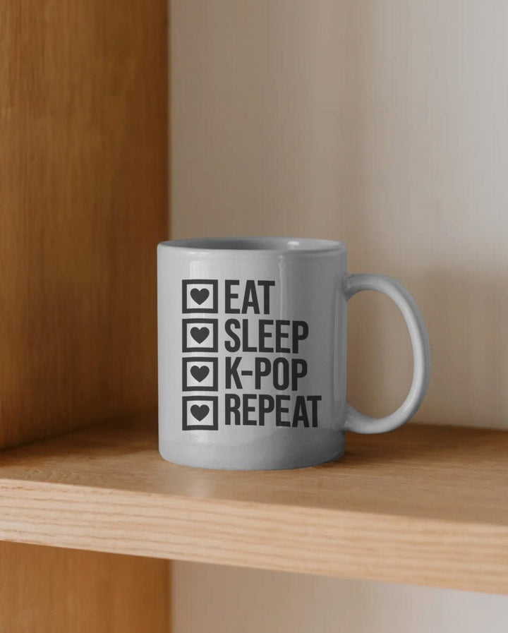 K - Pop - Fan Kaffeetasse "Eat, Sleep, K - Pop, Repeat" - SeoulMate